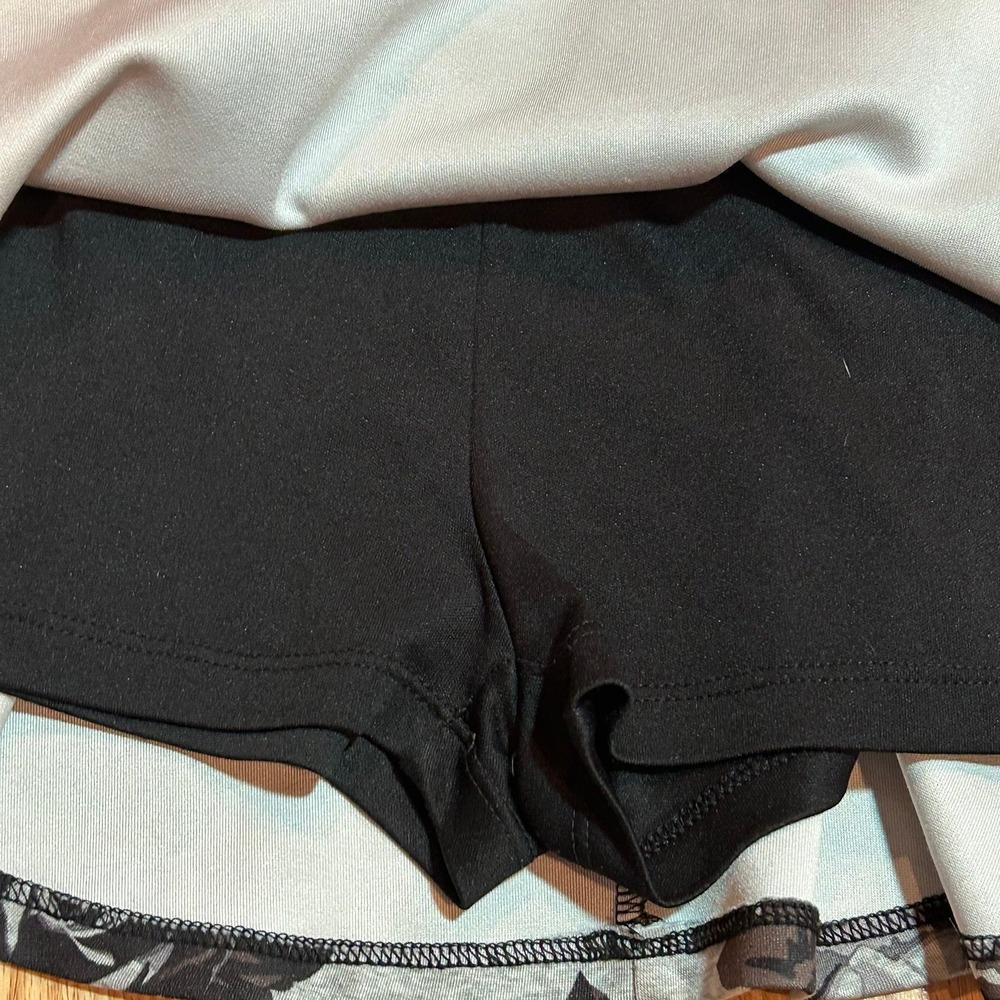Justice black‎ and grey floral skort 5 - Picture 2 of 3